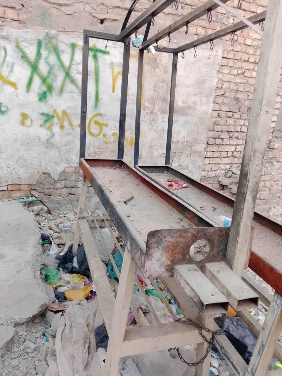 السلام عليكم غراض لبيع منطقة حي الجهاد  لاستفسار اتصل ع هذا رقم ***********

