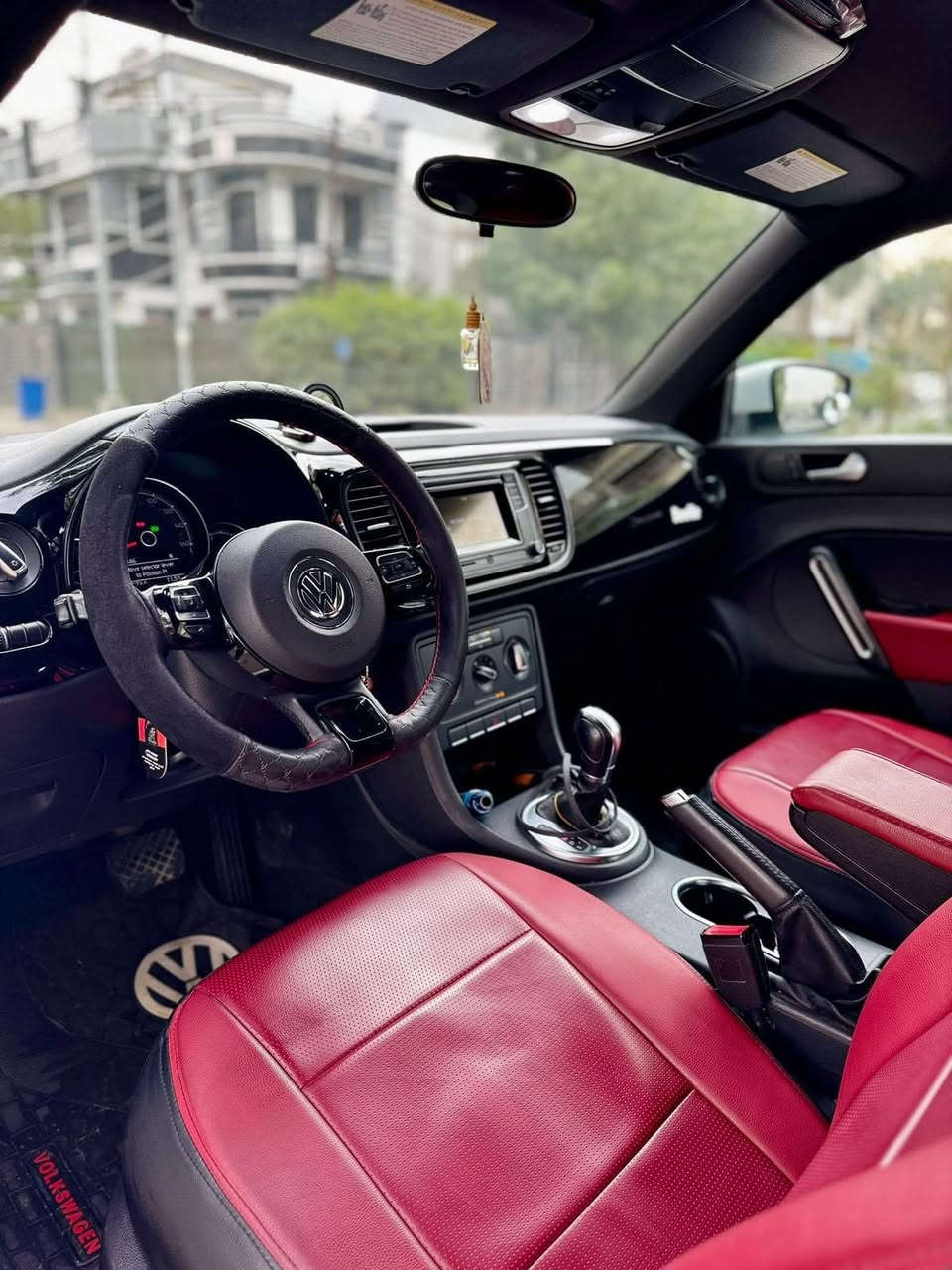 سلام عليكم 
بيتل 2019  رقم شمالي تحويل مباشر 
مواصفات R :

محرك 2000 توربو
شاشة وسط بلادي
لد نهاري
كاميرا خلفية
شاشة اعطال
حساسات ورادار ونقطة عمياء
تحكم ستيرن
سياره نظيفه جدا ومابيها مشاكل فقط نقص تبريد 

السعر ١٢٥$ بيها مجال 
***********
