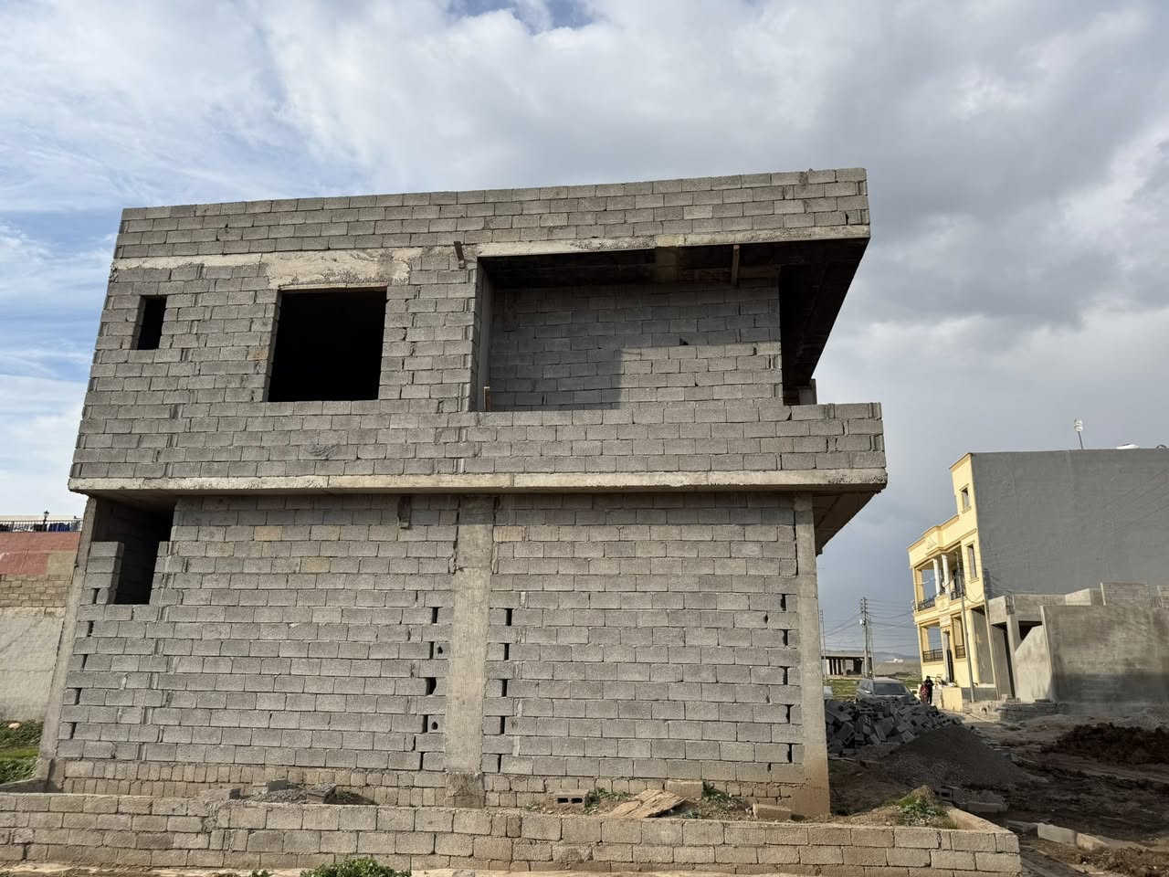 دوميز قريب من الكمب هيكل مساحة 154 متر مربع ركن اتجاه جنوب شرق ممتاز  ثلاث طوابق.
السعر 670 ورقة ومجال .

للاستفسار راجع عقارات ( آدور 1_ 2 ) دوميز و وارستي او اتصل على الأرقام التالية:

*********** فراس 

*********** باور 

*********** خضر
