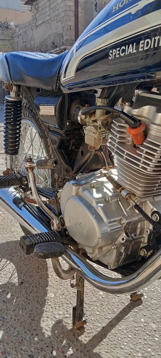 سلام عليكم دراجه مامه شلامجه تعمير كلشي بيه جديد دراجه مكفوله من الطول للطول مكينه مامبدل بيه برقي دراجه اوراق وماشين بيع بل مروريه يعني ماتكلفك اتلثميه ويطلع الرقم السعر 1000ما متواجد عل فيس اتصل عل رقم  (***********)
