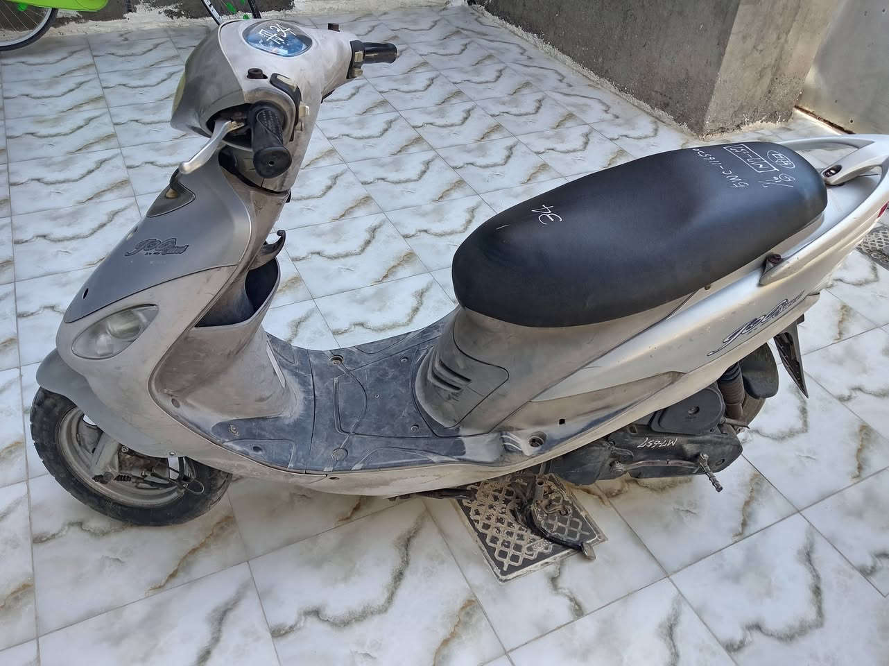 دراجه مال حاويه صار اسبوع من ماخذها نقص فقط باتري برغي ما مفتوح بيها السعر 800 قفل ماخذها ب 900 للاتصال ***********
