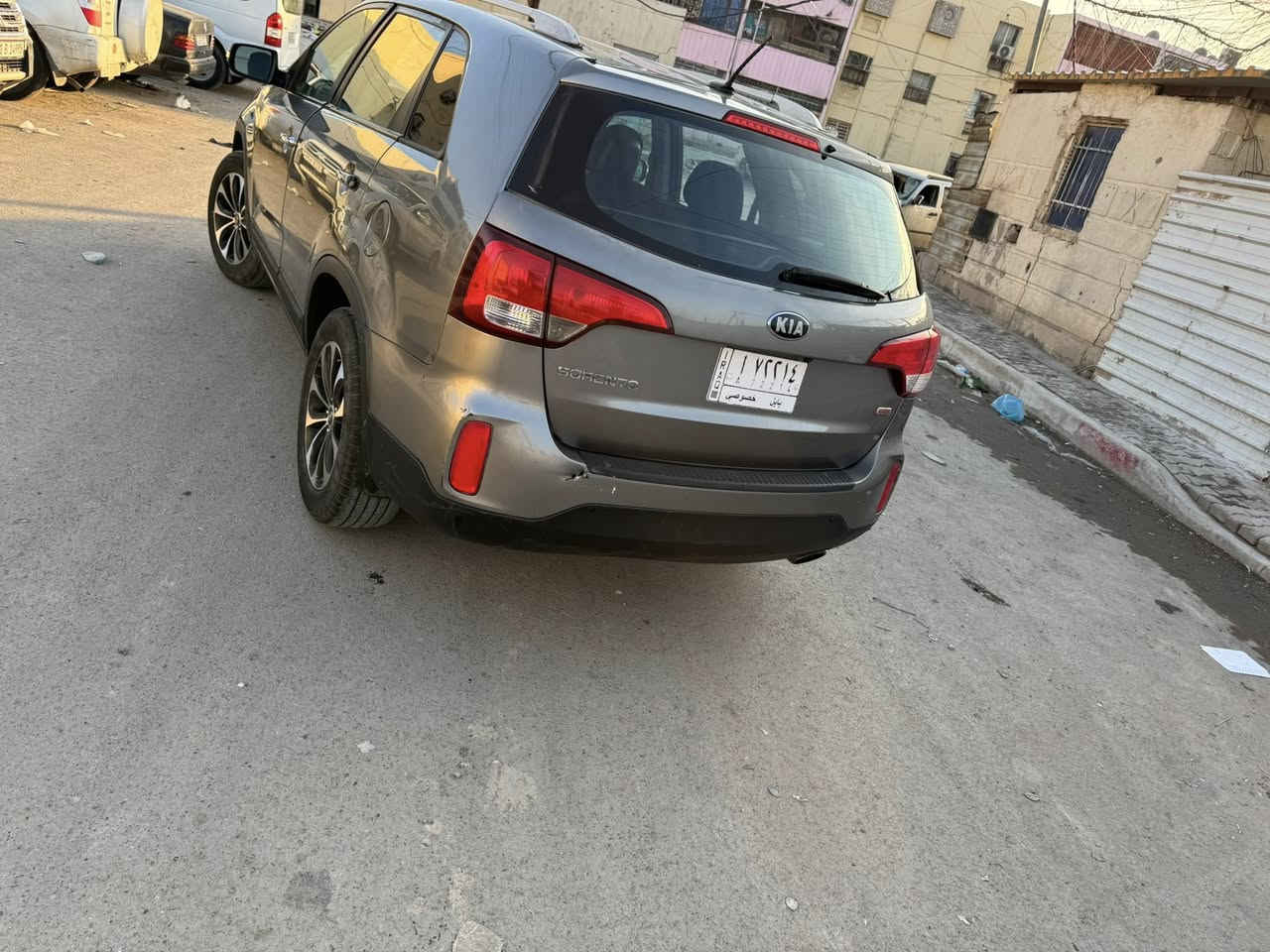 سلام عليكم سيارة سورنتو للبيع بيه ضربه جاملغع بالباب مال سايق موديل 14مكينه أربعه سلندر بغداد منطقه طالبيه ***********
