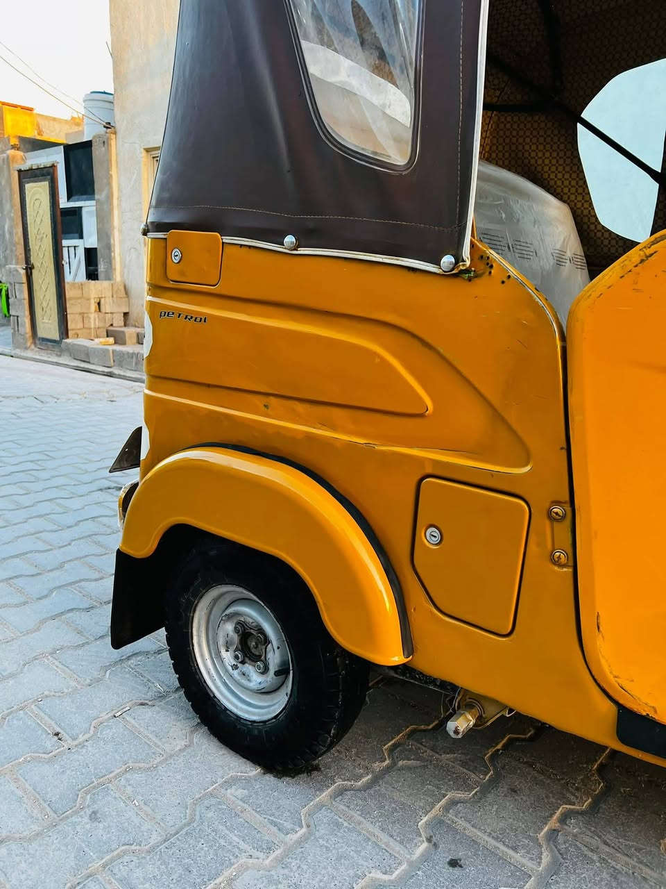 سلام عليكم شباب تكتك البيع 21 رقم نجف نكليزي مكينه مكفوله كشر مثل موضح بالصورة سعر 6800 مكان بابل شوملي ***********
