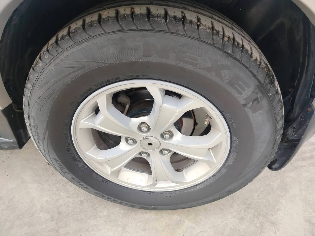 السلام عليكم يوجد سيارة نوع توسان موديل ٢٠٠٩ وارد كوري بدون صبغ و ضرر بيها أثر حالوب فقط من جيها
محرك ٤ سلندر اقتصادي حجموا ٢٠ نوع دوش
كير عادي و اتوماتيك ٦ سرعات تواير انضاف و صدر نضيف كهربائيتها شغالات كامل السيارة فور ويل دفع رباعي 
اريد بيها مراوس (سنتافي /سورنتوا /موهافي) حتاذا مصبوغه عام عادي عنواني الشرقاط
*********** إتصال 
*********** واتساب 
السيارة رقم صلاح الدين ألماني شرط التحويل
سنوية عظم ما نافذة بعدها
