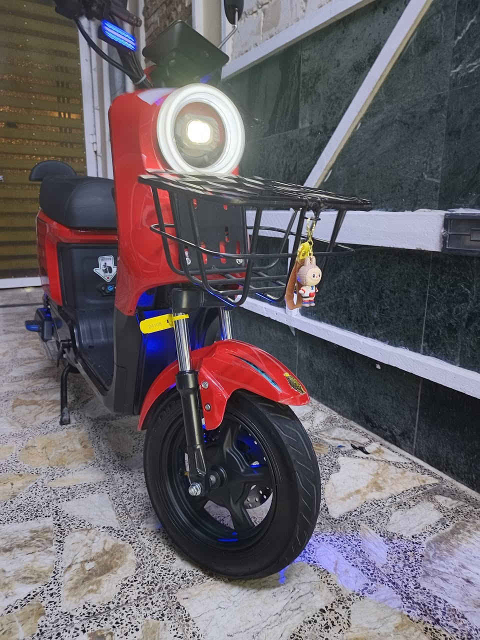 السلام عليكم دراجة شحن 🔋⚡للبيع النوع آر ٩ كاملة أخت الجديدة كاملة من حيث المواصفات دراجة جديدة
للاستفسار ***********السعر اتصل 🗣📲📞
