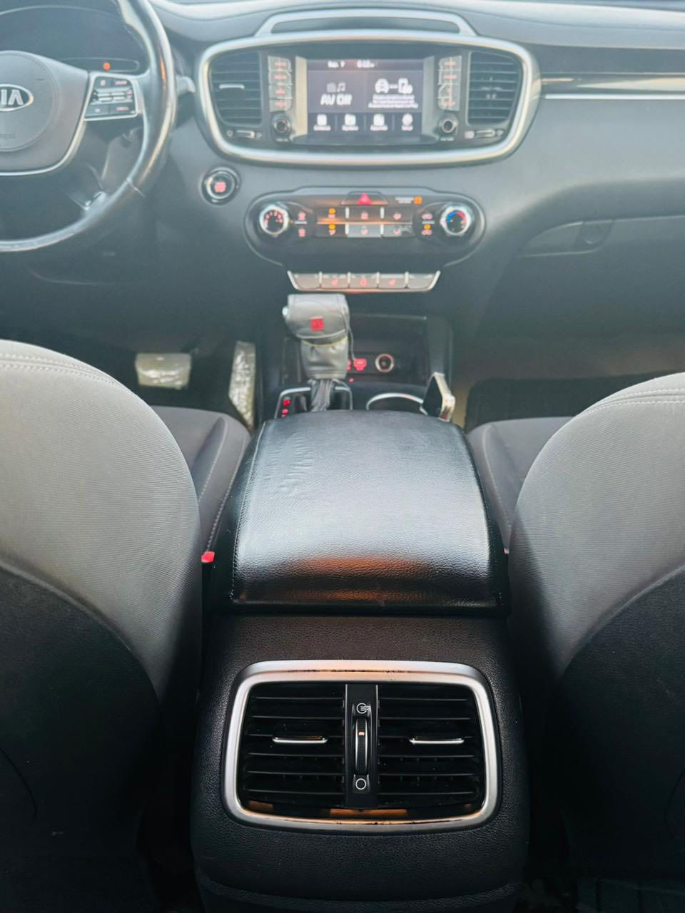 كيا ••••• سورنتو 
موديل ••• 2019

وأرد أمريكي 
مكفوله من الصبغ 
والتبديل
فقط بارد بالبنيد
مواصفات 
سلندر::4
2400
راكب::5
شاشة كبيره
بصمه
ويل كروم خليجي
كشنات دتفئه
اشاير بالمري
شاحن وايرلس 
محدث بجم 2020
فور ويل 
السيآرة جديده 
الأستفسار آكثر 

#متوفر__حاليا__جميع_انواع_السيارات

بيع وشراء ومراوس
 
 #شركة_الفهد_العربي

جميع الأرقام متوفرة واتساب

***********
***********
