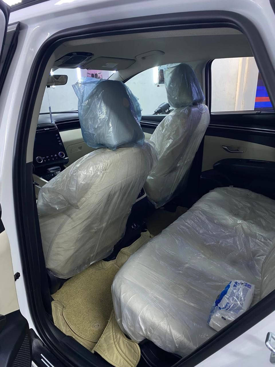 سلام عليكم توسان2024
توسان موديل 2024 سيارة كفالة عامةةةة كلين وارد خليجي  واحد على واحد 1️⃣
سيارة رقم بغداد إنكليزي بأسمي تحويل مباشر ثاني يوم 
 ، تبريد ثلج ثلج❄️ بيه بارد اصبع وخدوش بسيطة كلش يعني كفالة كفالة مكينة وكير على وضع شركة شاصي مكفول اي ضرر ما بيه سيارة يعني ما تخسر ربع بيه تجي  وتتكاتب عليه وتشغل وتطلع تخم تاير جديد شاده ما صار أسبوع  شرط اسبير ما نازل 

سونار موجود ويا صور جوه

باقي تفاصيل تواصل خاص👇🏻

مكاني كربلاء 
رقمي ***********
***********
موجود 24 ساعة شوكت ما عجبك اتصل وخادم للطيبين🩶.
