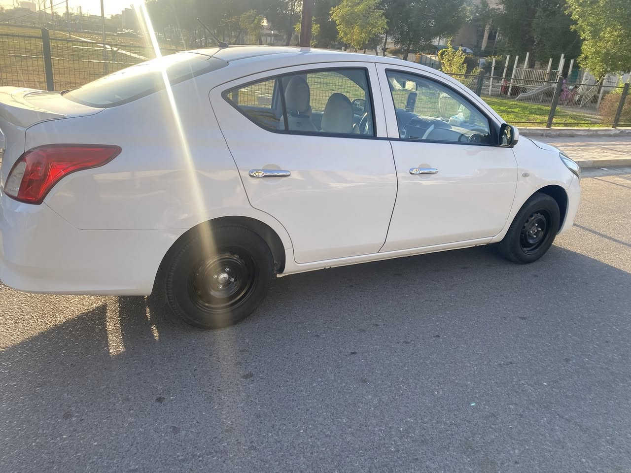 السلام عليكم
نيسان سني هندي للبيع موديل 2023
 السيارة نضيفة وجاهزة من كلشي مابيها نقوصات وماشية 49700 بيها طخات خفيفة السيارة رقمها أربيل شرط ضمان التحويل او وكالة 
مكاني بغداد حي الجهاد
رقم الهاتف ***********
