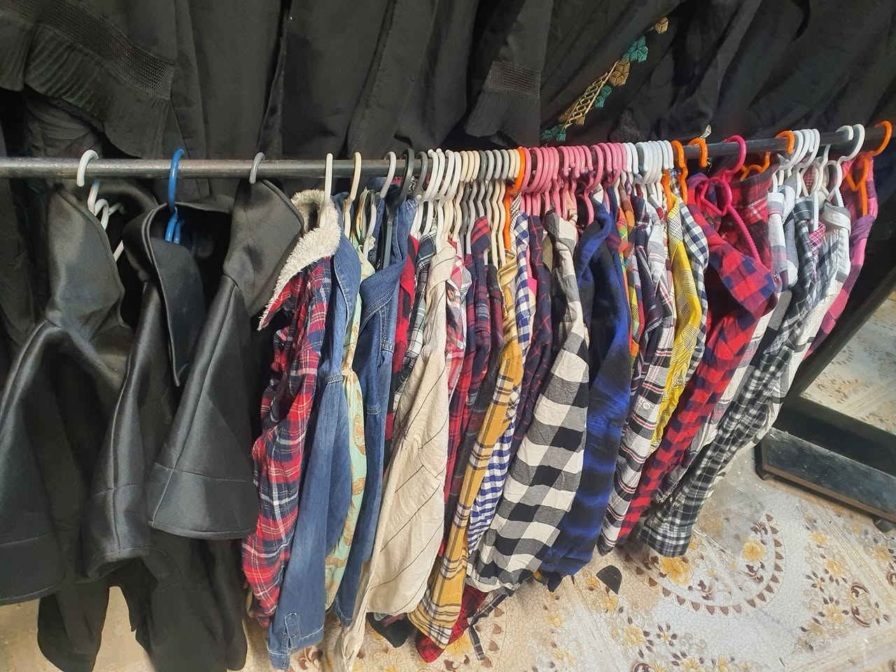 شلعه قمصان نسائيه قياسات مختلفه بيعهم شلعه عدي 80قطعه اوكثر سعره الفين دينار كله نسائي نضافه مليون بلميه اصلن ولا ملبوس


**إذا كنت صاحب هذا الإعلان وتريد حذفه لأي سبب، رجاءا أرسل رسالة إلى الدعم الفني**