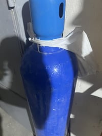 للبيع أسطوانة أوكسجين طبي 40 لتر حالتها ممتازة جداً فارغة وجاهزة للفحص...