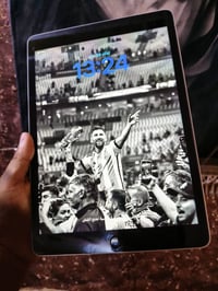 ايباد 9 للبيع ذاكره ٦٤ما مبدل بيه اي قطعه وين ما اتريد افحص كامل ملحقا...