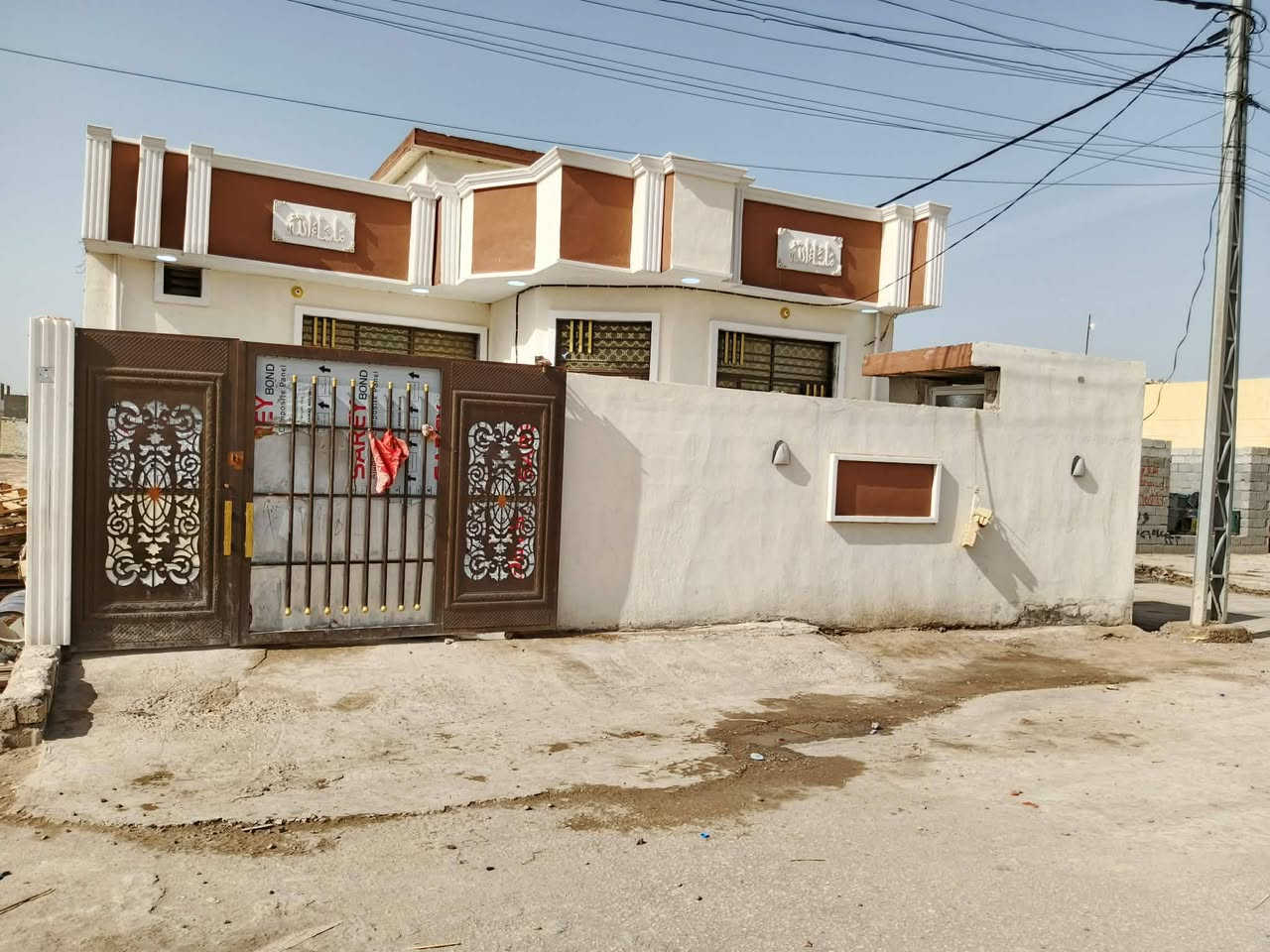 ياالله السلام عليكم بيت للبيع جبله حي المهندسين المساحه 210م كامل مباشر ع الطبليط يتكون من  غرفتين نوم ستقبال صاله مطبخ صحيات داخليه خارجيه بيت جاهز خير من الله والشراي بي خير ويدلل للاستفسار الاتصال علئ الرقم ***********
