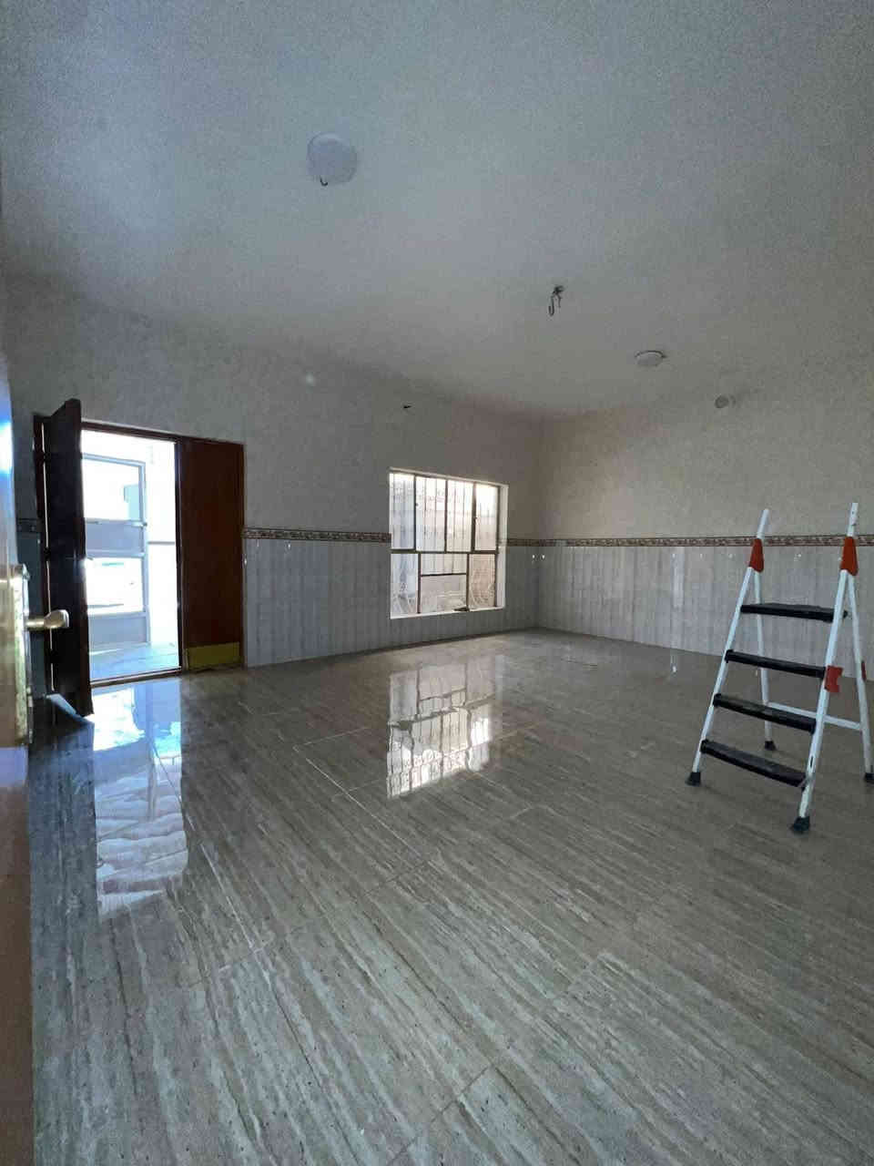 🏠دار للأيجـــــــــار
فـٓــــي الأساتــــــذة الأولــــــىٰ مقابــــــل مطعــــــم نائـــــــل
__________________
المساحــــــة // 200م
الواجهـــــــــة // 10م
النــــــــــــــزال // 20م
__________________
🧱🏗️ #البنـــــــــــــاء
غرفتيــــــــــن وصالــــــــــة وهـــــــــول ومطبــــــــخ ومجمـــــــــع صحيـــــــــات وگـــــــــراج وصحيـــــــــات خارجيـــــــــــة ...
___________________

___________💲
قيمـــــة الايجـــــــار 550 قفـــــل بـــدون عملـــــة
___________💲

___________________
#مكتـــــب
       🪐 الخــــارطــــة العقـــــاريــــة 🪐
#الكائـــــــــن
   فـــي ⇩ حـي_الطيـاره_شـارع_25_الـرئيســي_قــرب
_المــــدرس_حسيـــن_طيــــاره
0️⃣7️⃣8️⃣2️⃣5️⃣2️⃣1️⃣2️⃣5️⃣6️⃣5️⃣📲
___________________________________
