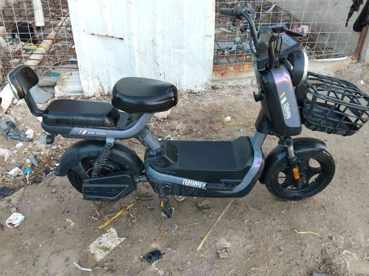 السلام عليكم
دراجه شحن حجم 14 موديل 2025 

عدد النمر 3 سرعه حقيقي 40 

بصمه + سويجين السعر 300 وبيه مجال
مكاني بغداد الشعله شارع ابو الدهن
للاستفسار اكثر ***********
