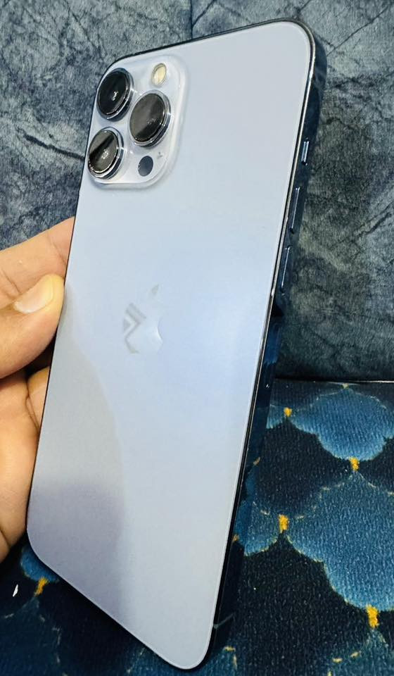 13 برو ماكس 
شرق اوسط خطين 
مكفول من الفتح وشحنه حلو
بطاريه 77
***********
