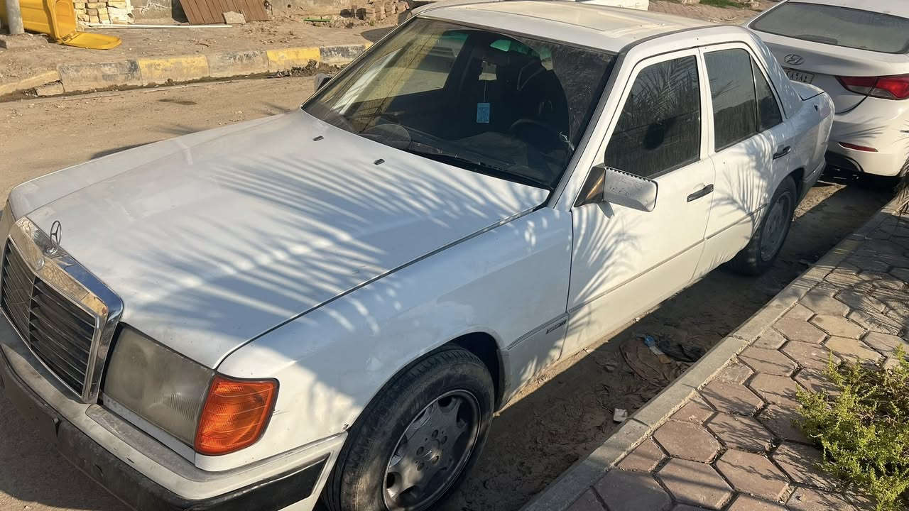 السيارة مال مزاد بيها كتاب وين متريد تطلع بيها 
دب موديل 91 بلادية بدون ضربة و صبغ مكينه بلادية 300 محورة كابريتر قواعد دبلات بلادية 
#السعر57 و بيها مجال بسيط 
***********
