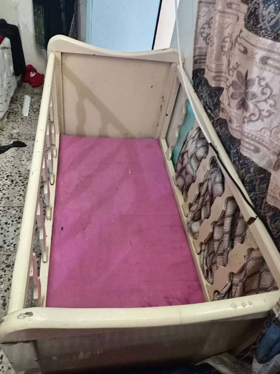 تخوته ثلاثه للبيع نضيفات والتخت مال طفال 
خاص مفتوح


**إذا كنت صاحب هذا الإعلان وتريد حذفه لأي سبب، رجاءا أرسل رسالة إلى الدعم الفني**
