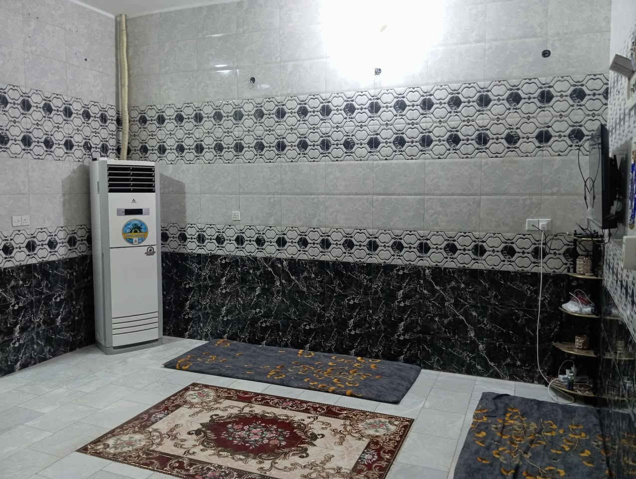السلام عليكم اخوان بيت م 100 الوجه 8كامل للأخير مابي اي نقص مكان ابو غرق بصفك المدارس كامل الخدمات 
***********
*********** سعر 95وبي مجال
