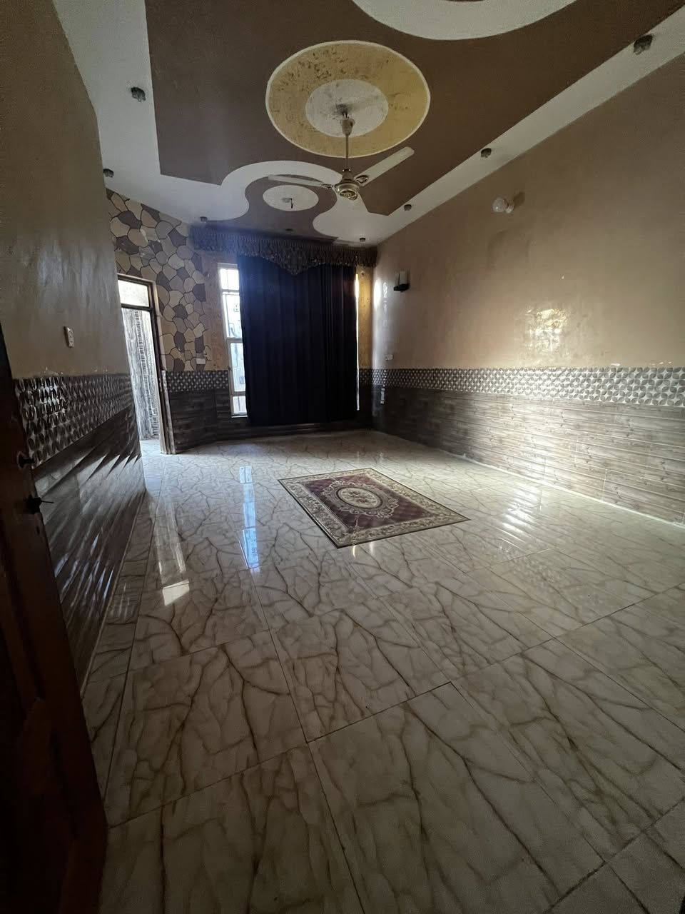 للايجار بيت في ام الخيل 3
مساحة 200 متر طابقين نضيف جدا
يحتوي على 4 غرف وصالتين واستقبال ومطبح حار+ بارد وحديقة وكراج ومجمعات صحية 2

للاستفسار 
***********
