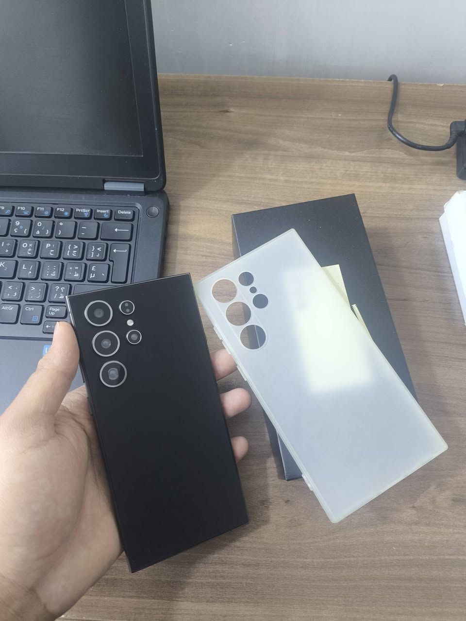 سامسونك اس 24 الترا امزون ذاكرة واحد تيرا مع جميع الملحقات 
ب85 الف اول تم وبالعافية عل ياخذة
*********** واتساب
مع جميع الملحقات ساحنه 45 واط وكيبل شحن وكفر ولاسق شاشة
