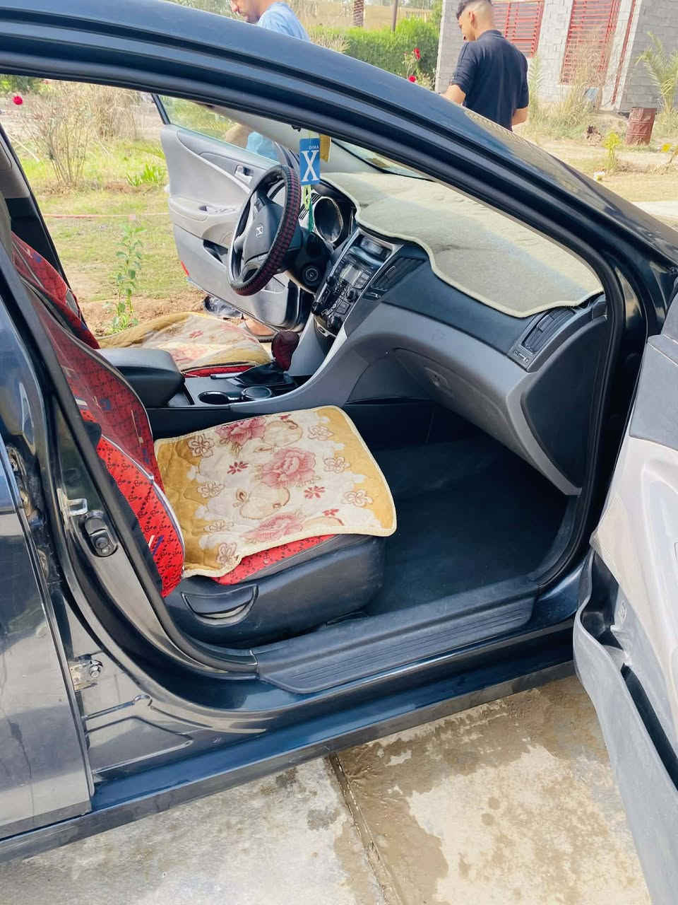 سوناتا وارد امريكي ٢٠١٣ السياره جاهزه كير ومحرك وحداديه كفاله عامه ما بيه ضرر الشراي يتصل السعر ١٢٥ وبيه مجال الشراي يتصل ويدلل ***********
