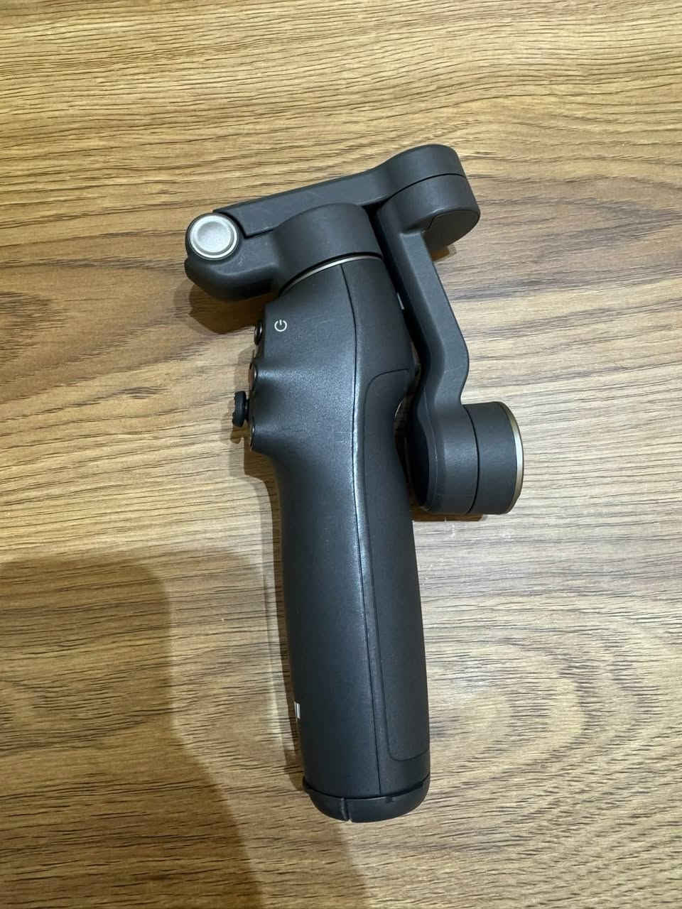 للبيع DJI Osmo Mobile 7P
مانع اهتزاز احترافي للموبايل بحالة ممتازة جداً، استخدام خفيف ونظيف، كامل الملحقات والكارتون الأصلي.

* تثبيت احترافي 3 محاور (Gimbal)
* تتبع ذكي للوجه والأشخاص
* عصا سيلفي مدمجة
* حامل ثلاثي (Tripod) مدمج
* بطارية تدوم لساعات طويلة
* مناسب للفلوكات، الريلز، الإنستغرام، والتيك توك

* يدعم الآيفون والأندرويد

الجهاز كامل أغراضه الأصلية
بدون أعطال أو مشاكل
جاهز للفحص والتجربة

مناسب جداً لصناع المحتوى والناس اللي تريد فيديوهات احترافية وثابتة بدون اهتزاز.

الموقع: بغداد شارع فلسطين
السعر: 100 الف

للاستفسار مراسلة الخاص


**إذا كنت صاحب هذا الإعلان وتريد حذفه لأي سبب، رجاءا أرسل رسالة إلى الدعم الفني**