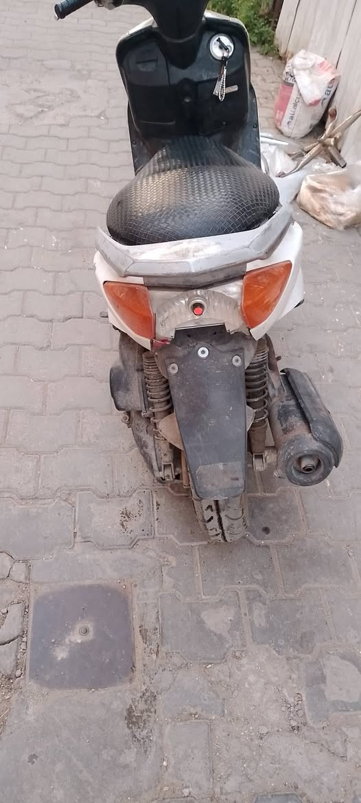 السلام عليكم دراجة سكنس نثية الدراجه كايمه ابيع كوم حديد السعر 250الف وبيهاا مجال الاستفسار الاتصال ***********
