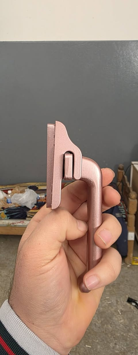 يده شباك المنيوم
ترهم عل شبابيك الحديد شي مرتب
للأستفسار مراسله رقم
***********
