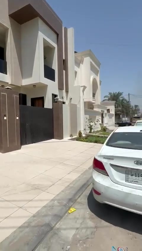 السلام عليكم بيتين كل بيت مساحه ١٥٠ م البيت الواحد بي ٥ غرف نوم ماستر او ٧ حمامات الموقع بغداد الجادريه للإيجار السنوي 30 الف للتواصل ***********
