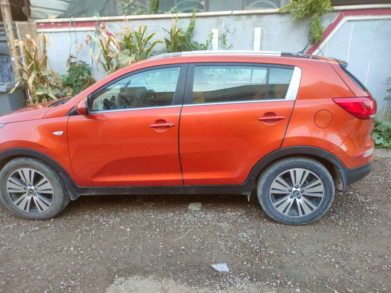 سيارة سبورتج خليجي مكفول موديل 15 للبيع محرك 2000دوش رقم بغداد الجديد مواصفات بيسك ماشية 146 سعر 135$ مكان بغداد الاتصال بالرقم ***********
