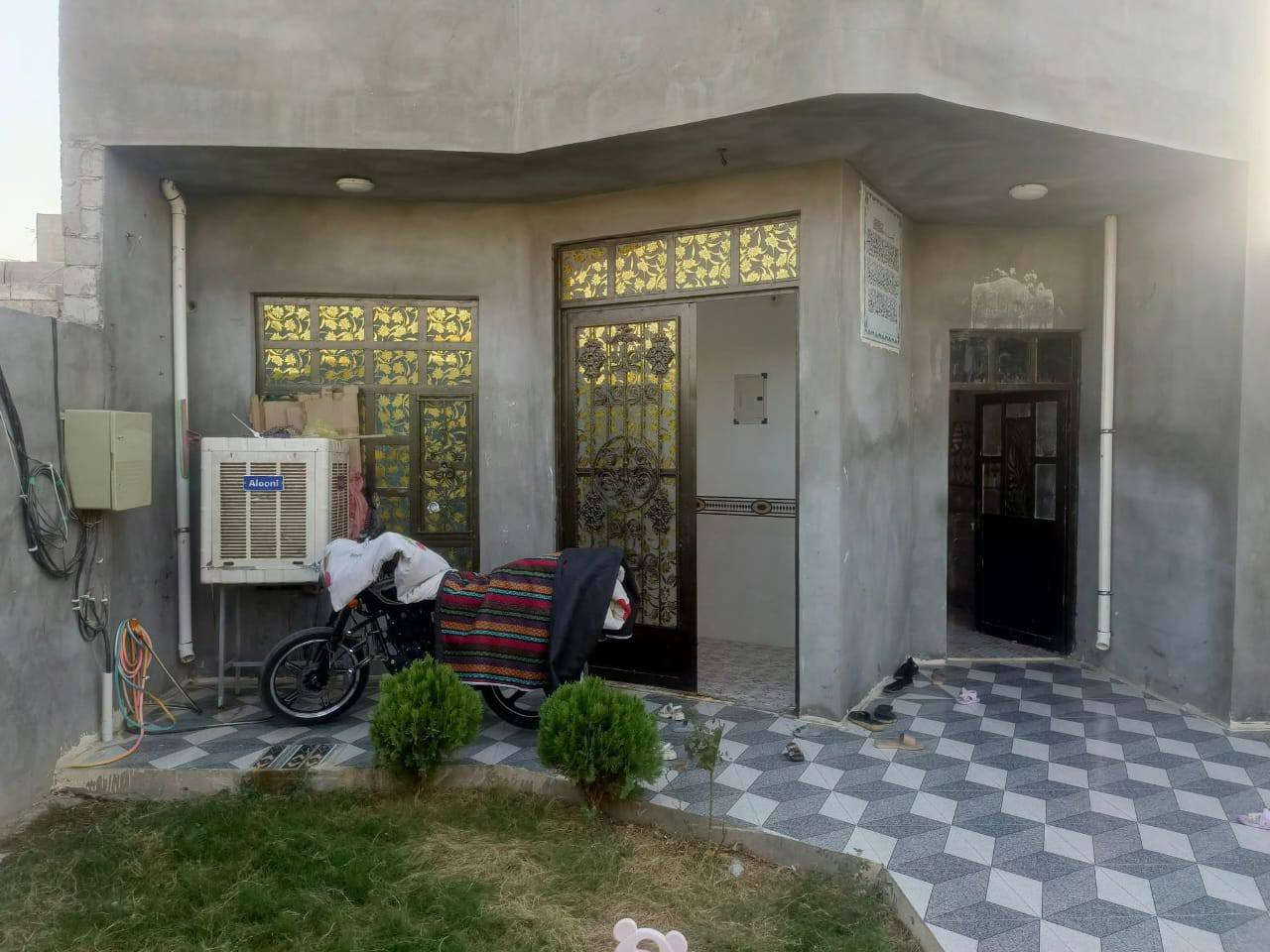 🏡 دار للبيع – فرصة مميزة في الرمادي / الصوفية – بداية منطقة البوسودة

🔹 المساحة الكلية: 260 م²
🔹 جنس العقار: طابو زراعي – تحويل مباشر
🔹 نوع البناء: بلوك مضغوط

مواصفات الدار:

غرف نوم: 2

صالة واسعة

استقبال

مطبخ

كراج + حديقة

مجموعة صحيات داخلية وخارجية

📍 الموقع مميز ضمن منطقة سكنية متكاملة، تتوفر فيها كافة الخدمات من ماء وكهرباء وتبليط ومدارس، مع بيئة هادئة ومناسبة للعوائل.

💰 #السعر: 75 مليون.

للمزيد من التفاصيل يمكنكم زيارة مكتبناا مكتب العين العقار ع شارع 40 مدخل الصوفيه الثانية 

***********
***********
***********
