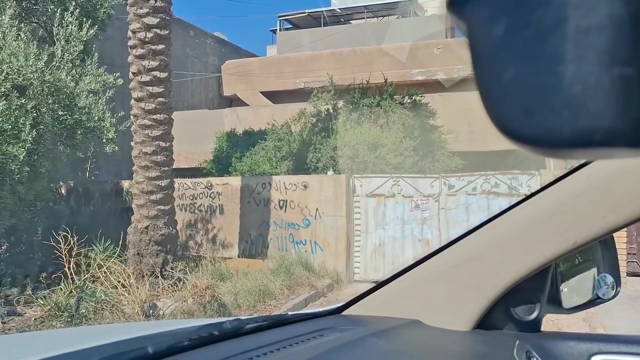 دار تفليش للبيع المساحة 450م  من اصل 600م
  حي العدل الاتصال ( *********** )
