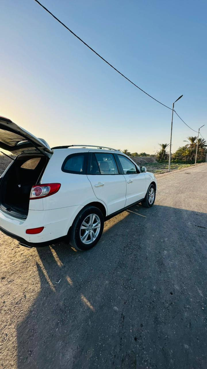 ‎سلام عليكم 
‎ سنتافيا موديل 11خليجي 
‎فول مواصفات
‎رقم بغداد باسمي  
‎فتحة سقف  
‎ثلاث قطع تبريد 
‎كامره 
‎كشن كهربائي 
‎مكينه 3500
‎السياره مكفوله بدون صبغ 
‎فقط بارد اصبعين بجنطه 
‎السياره جاهزه من كلشي 
‎بيع او مراس باحدث 
‎السعر 163 وبيه مجال بسيط
***********
