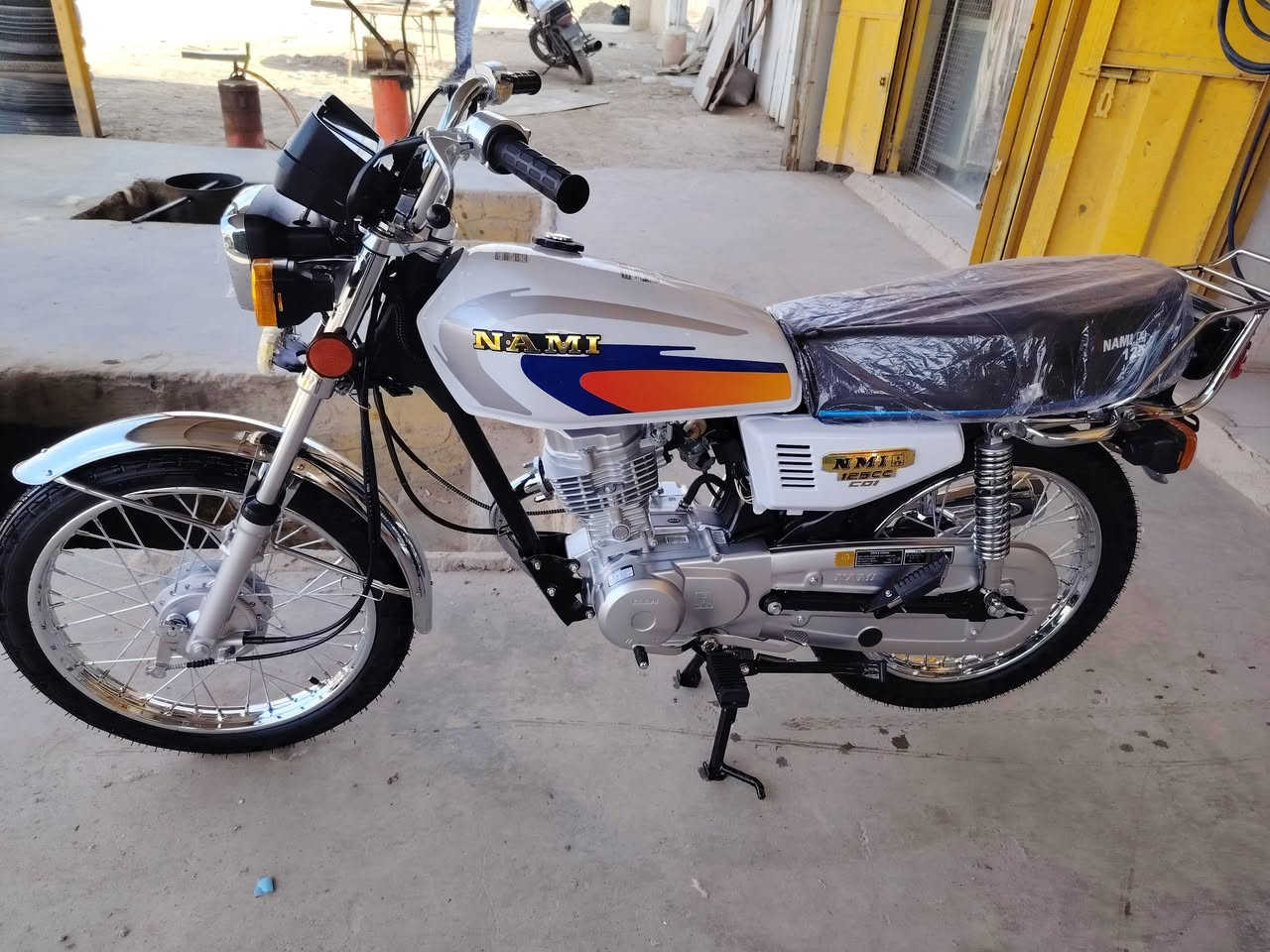 سلام عليكم دراجه للبيع الشاصي مديل 2014ولتعمير مديل 2026 أوراق بجيس مالاته التعمير كله شلامجه اصلي برغي تجاري مابيه وبعده بدهن الشركه مامسحوكه هاذ رقمي ***********
