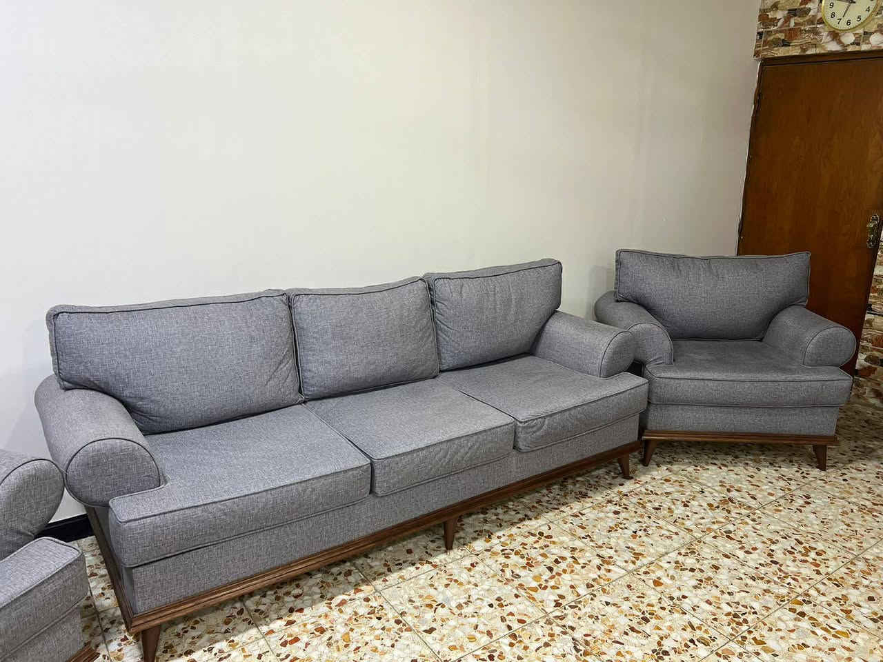 السلام عليكم اخواني خواتي ديوان تخم للبيع تخم جديد شخط مابي مو ضرب مدة الاستعمال صارله 5اشهر سعره 750الف بي مجال بسيط تحياتي الكم ***********
