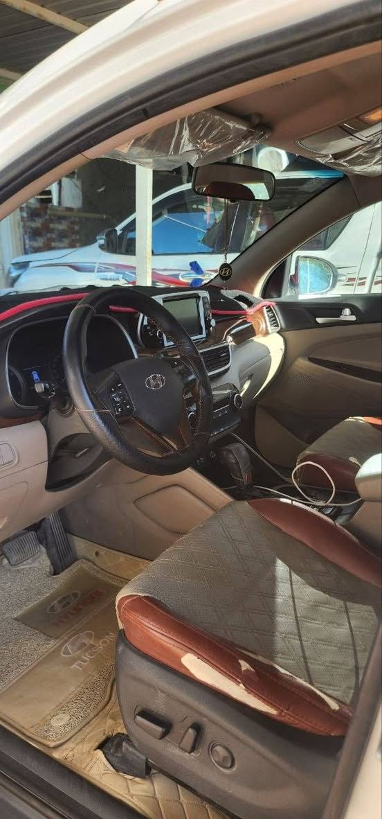 هونداي توسان 2019 خليجي محرك 2000 دوش مكفوله كفاله عامه فوول عدا البنوراما 
السياره جديده على وضع الشركه ماشيه 100 حقيقي رقم بغداد انكليزي تحويل مباشر جاهزه من كلشي 
السعر 188 وبيها مجال 
مكاني بابل الحصوه 
***********
***********
