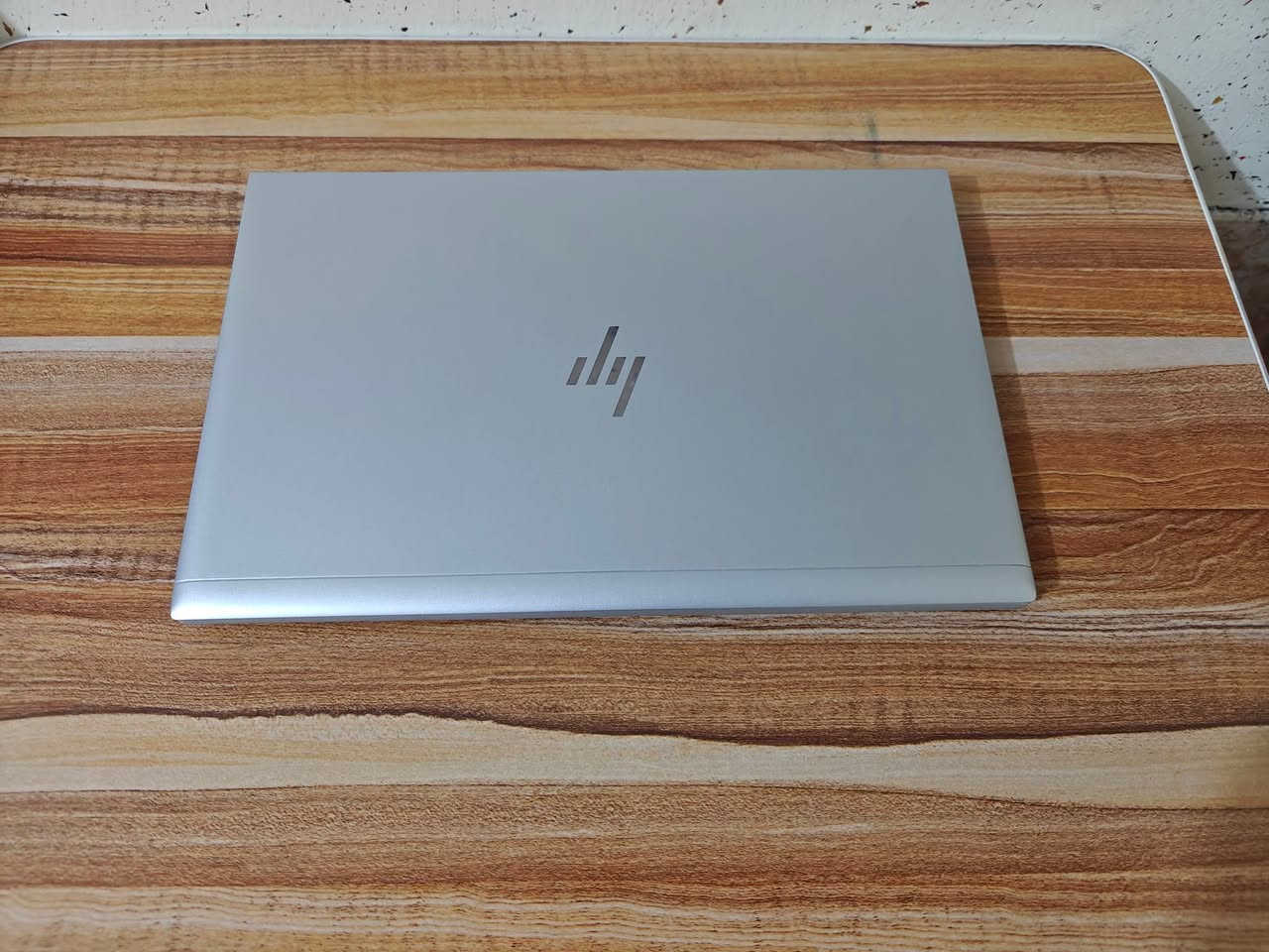🔥 ياسر للحاسبات 🔥

✨ عرض مميز – مستعمل نضيف جداً ✨

💻 HP EliteBook 850 G8 – الجيل الحادي عشر 💻

💰 السعر: 565 ألف دينار فقط 💰

━━━━━━━━━━━━━━
⚙️ المواصفات:
🔹موديل الجهاز  HP EliteBook 850 G8  الجيل 11
🔹 المعالج: Intel Core i7-1165G7 11th Gen
🔹 الرام: 8GB RAM
🔹 كرت الشاشة: Intel Iris Xe Graphics
🔹 الخزن: SSD NVMe 256GB
🔹 الشاشة: 15.6 إنج FHD
🔹 نظام التشغيل: Windows 11 الأصلي ومفعل 

━━━━━━━━━━━━━━

🔌 منافذ الجهاز:

✅ منفذين USB Type-C Thunderbolt 4
✅ منفذين USB 3.2 Type-A
✅ منفذ HDMI
✅ منفذ سماعة 3.5mm
✅ منفذ الشاحن الأصلي

━━━━━━━━━━━━━━

🎯 يناسب استخدام:
📚 الدراسة والجامعة
💼 برامج الأوفيس والأعمال المكتبية
🌐 التصفح والعمل عن بعد
🎨 التصميم الخفيف والفوتوشوب
💻 البرمجة وتطوير التطبيقات
🎬 مشاهدة الأفلام والمحتوى بجودة عالية
📊 المحاسبة وإدارة الأعمال

━━━━━━━━━━━━━━

🎁 الملحقات:
✅ الشاحن الأصلي
✅ حقيبة لابتوب هدية

━━━━━━━━━━━━━━

🛡️ ضمان الجهاز:
🔹 ضمان استبدال لمدة 7 أيام في حال وجود أي خلل فني غير ناتج عن سوء الاستخدام.

━━━━━━━━━━━━━━

🚚 يوجد توصيل إلى جميع محافظات العراق 🇮🇶
📞 للاستفسار والطلب: ***********
💬 واتساب: ***********

