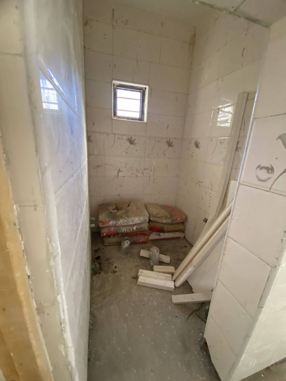 بيت للبيع سكني زراعي منطقة الانتصار مقابيل مستشفى حماد شهاب
_ مساحتة 100 متر
_ يحتوي على استقبال + غرفة + مطبخ + خدمات 
_ بناء جديد زيرو ممدخلين بي وقاط ثاني مطلع مشط لبناء غرفتين اضافيات
_ أول شارع بمنطقة الانتصار زراعي خدمات كهرباء تبليط مجاري 
_ السعر 50 وبي مجال 
_ للاستفسار أكثر اتصل 
***********
