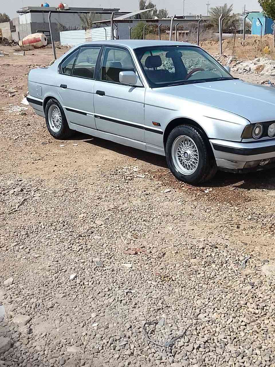 السلام عليكم بيئم لبيع موديل 1993 رقم كربلاء كير وتو داخل جلد كشنات كهرباء
لسعر 45  وبيه مجال  رقم  ***********

