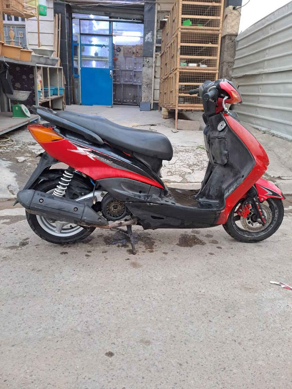 السلام عليكم دراجه سكنس نثيه اللبيع
الدراجه خير من الله مكينه مجفته جديد لا تنقيص ولا تبخير خير من الله السعر 450وبيه مجال حك الجيه العنوان البلديات المعسكر قرب صورت لامام علي 
رقم الهاتف ***********بي بس وتساب رقم مقفول
