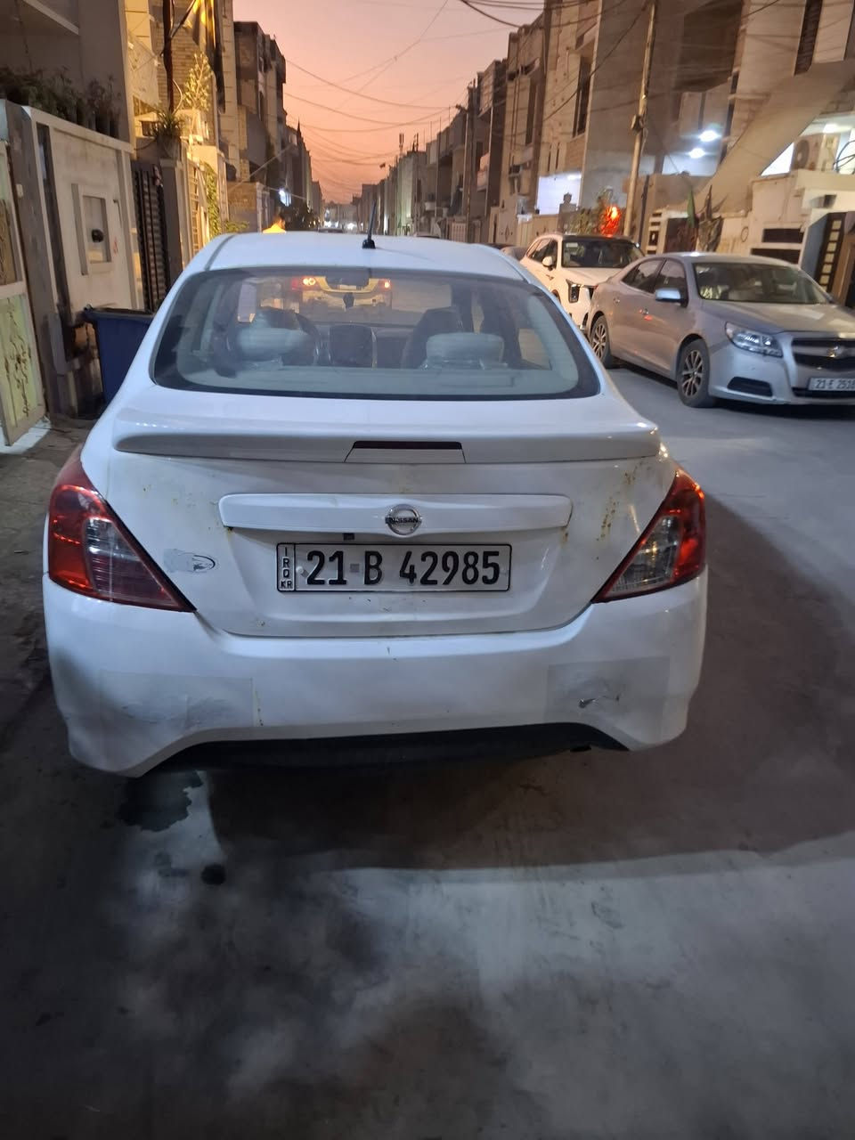سلام عليكم 
نيسان سني. مديل. ٢٤ 
ماشيه ٧٨. كيلو 
رقم سليمانيه. باسمي 
كير مكينه مكفولات 
تبريد ثلج  موصفات السني عاديه 
ملاحظه. السياره بيها جاملغ أمامي مبدل. نفس الون بدون لا شاصي ولا لغد وبيها بارد بنيد .   وبيها طخه من وره. جنطه بارد وجاملغات خلفيه بارد.   السعر ١٠٣. وبيها مجال بسيط 
مكاني الدوره شارع ٦٠.   ***********
