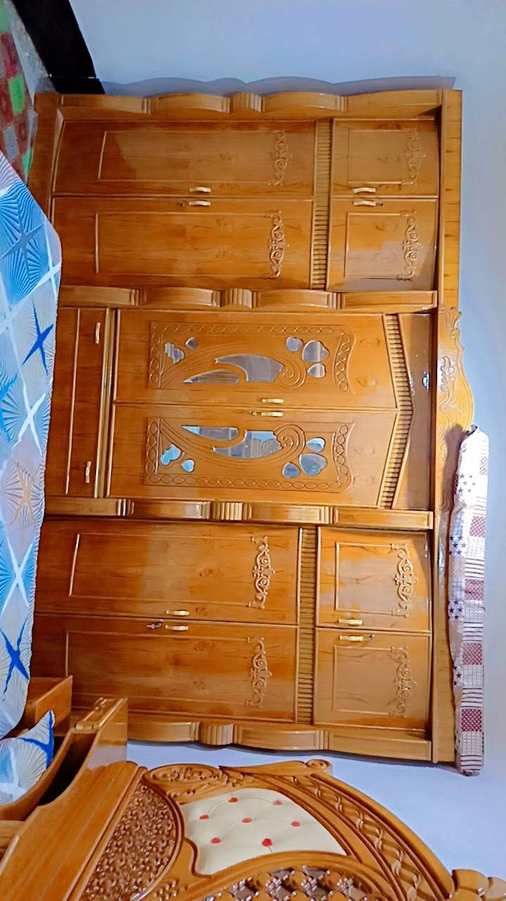 السلام عليكم غرفه أخشاب للبيع نضيفه وبعدها جديده للاستفسار ***********
