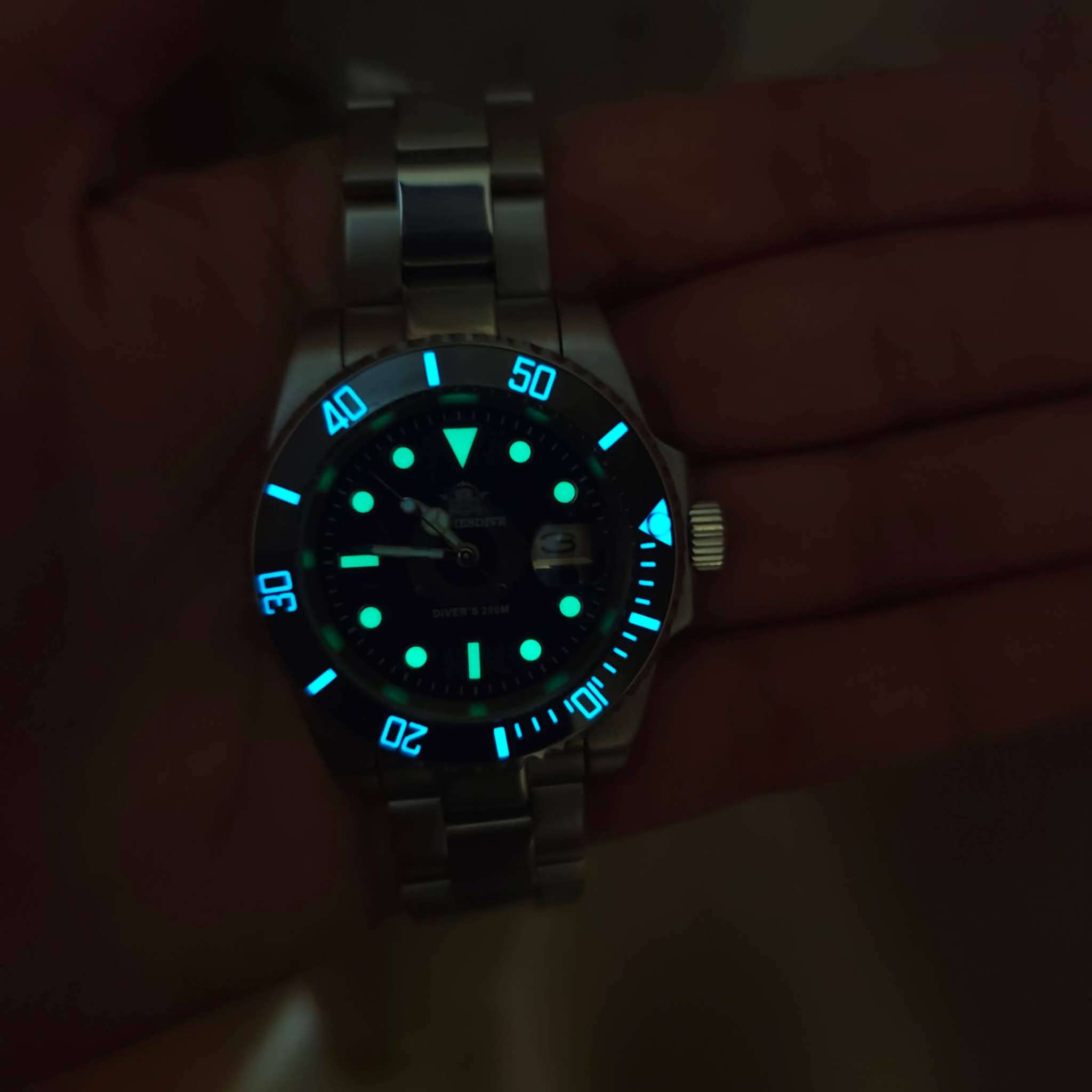 ساعة اديسدايف اصلية ADDIESDIVE ⌚
نظافة جيدة
ماكنة كوارتز يابانية 🇯🇵
لامينوس قوي جداً+قفل بحري+رنك دوار
متوفر توصيل لكل العراق 🇮🇶
(((ملاحظة مهمة عن الحلال والحرام بيها عيب بيها هاي مثل البقعة داخل المينا ماعرف شنو بالضبط يمكن رطوبة ...ابيعها على حالتها)))
 #ساعة #ساعات #ساعة_رجالية


**إذا كنت صاحب هذا الإعلان وتريد حذفه لأي سبب، رجاءا أرسل رسالة إلى الدعم الفني**