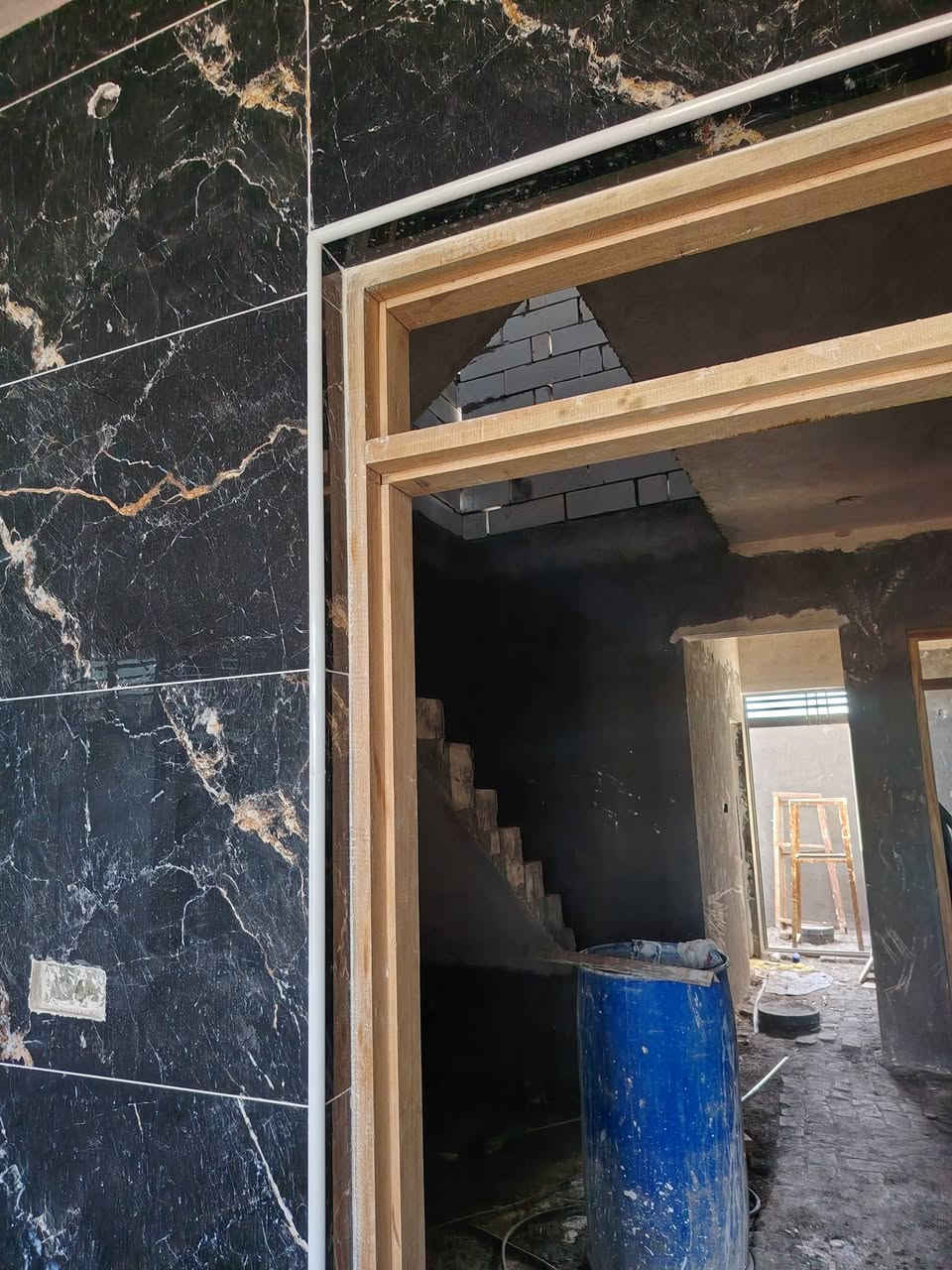 خلفه سراميك ولوح بورسلين وجميع انواع الأرضيات للاستفسار
***********
