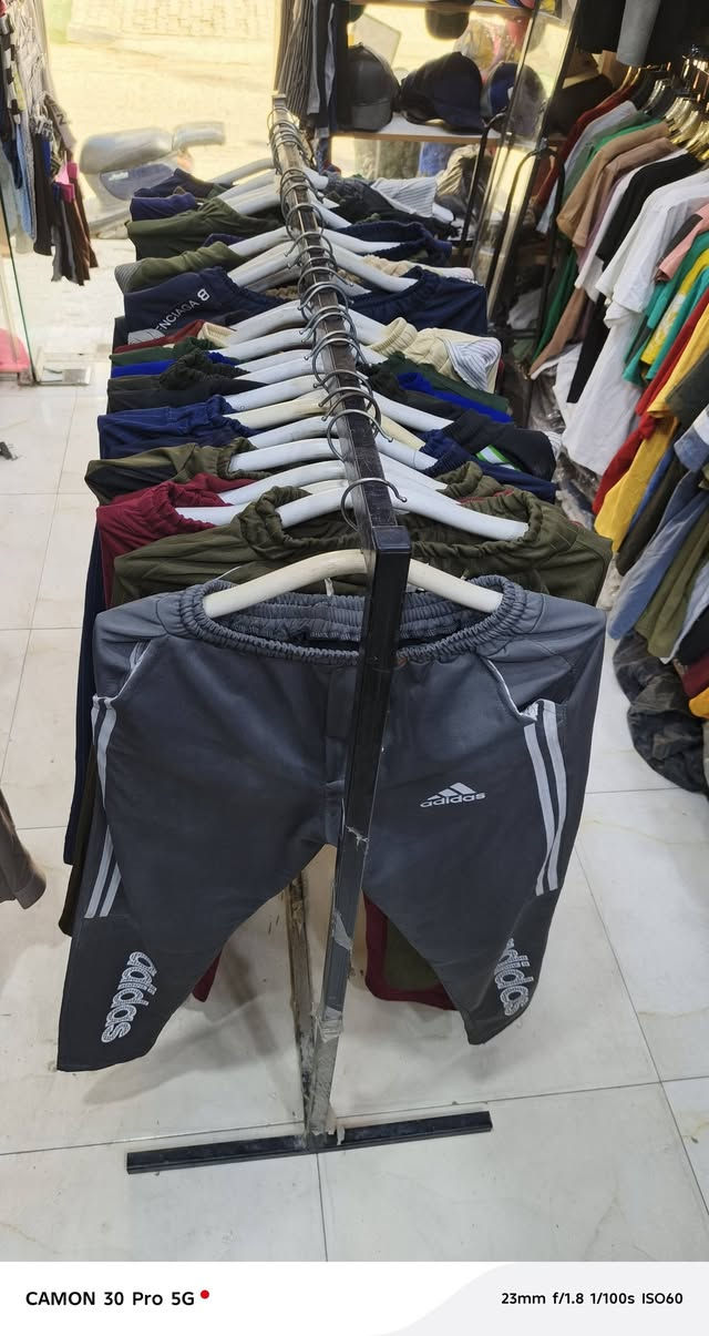 اسلام عليكم شروت ملابس  
‏للبيع جديد تصفية قسم من الملابس  
‏بدي               عدد                          112  
‏بدي مفتوح بدون كيس  عدد             116
‏بنطرون مشكل قياسات 29 30 32   عدد   39
‏قميص مشكل            عدد              27
‏بجامه + برمودا        عدد              50
‏شفقة رأس               عدد            140
‏شلعه كاملة + ستان ملابس + ستان تعليك
‏سعر الشلعه مع الستانات  800 ألف 
‏بدون الستانات 750 الف
‏كربلاء حي العباس فرع الثالث 
‏قرب مكتبة نور الزهراء 
‏للاستفسار ***********
