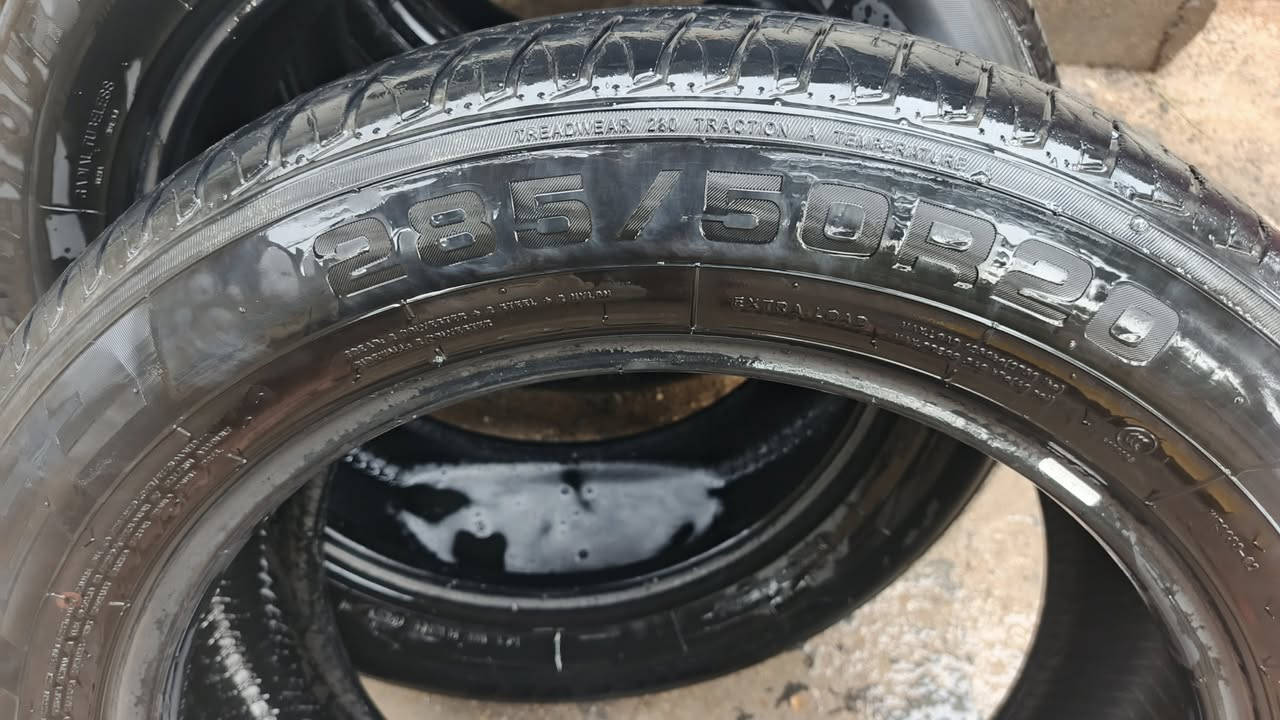 تايرات لاندكروز للبيع استخدام قليل
صيني درجه اولى سنه الصنع 25 مكان كربلاء 
***********
