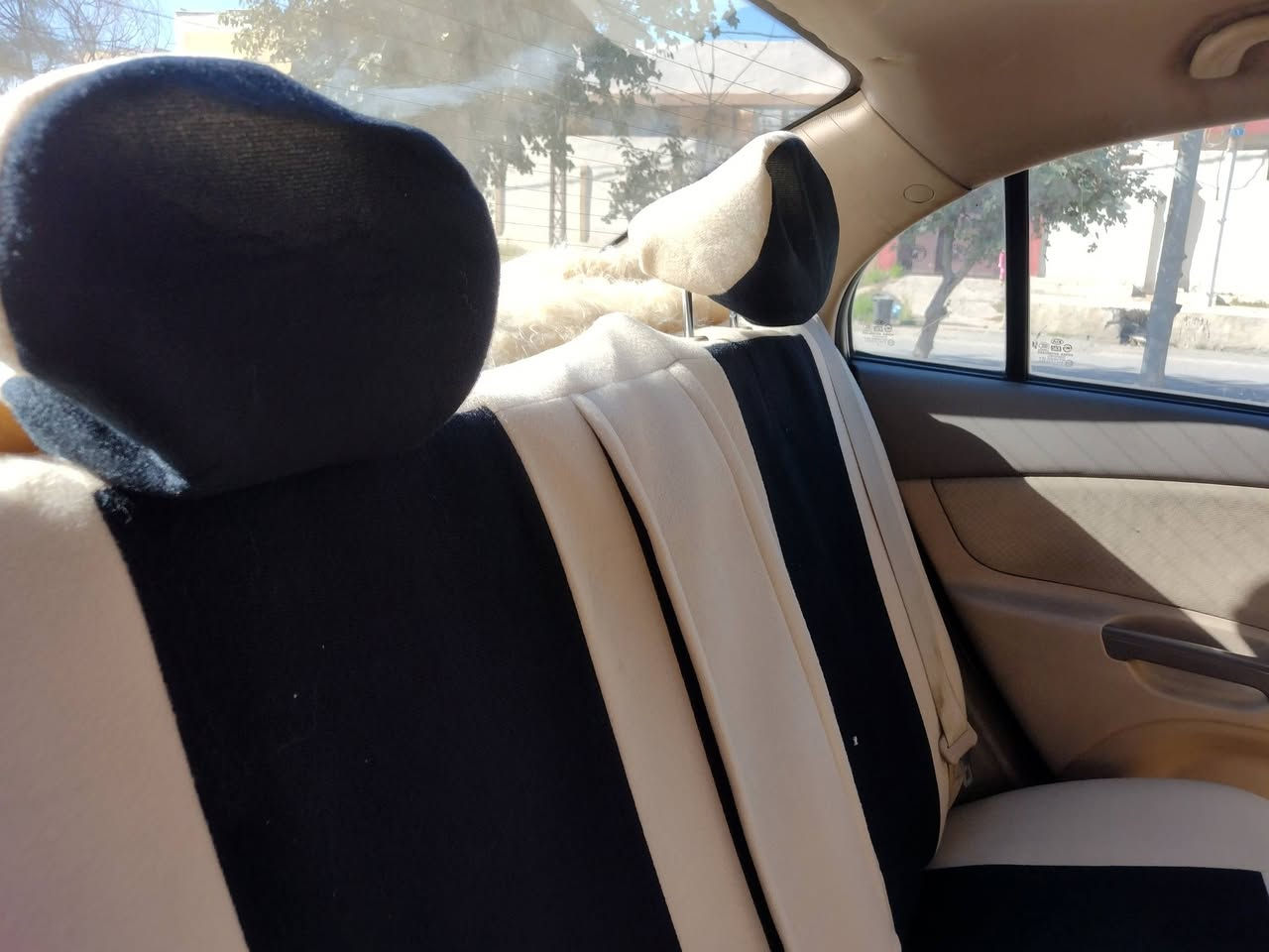 كيا ريو للبيع موديل 11 والمكينة 14 بلادي
مابيها صبغ فقط البارد وبعض الملاحظات 
الكشنات والتايرات جدد والتبريد ثلج 🥶 
الهزة والسنوية جديدة التحويل شرط 
والسيارة نظيفة ماناقصها شي 
السعر 97 وبيها مجال @
للأستفسار للرقم ***********
