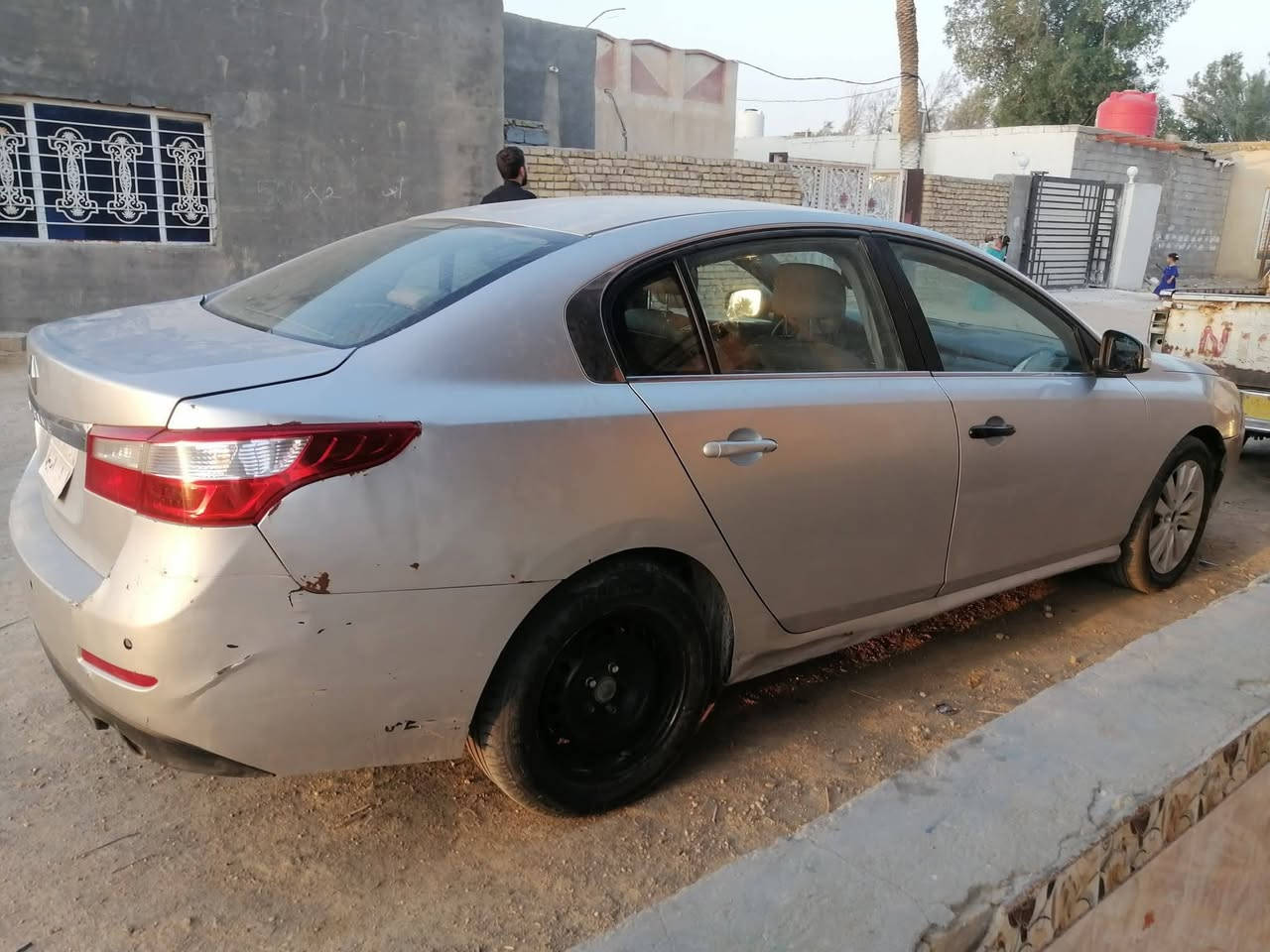 رينو سافران 2012سياره بصم بلادي مو تحوير رقم أربيل صوليه بس راعيها مقلق تلفونه السياره كير جديد محرك بس بيه مشكله بل الفيش مل كير تمشي مرات تفصل الدوده مل بازين اطفيه ورجع اشغل طبيعي مروس شعندك نزل حسب القناعه *********** رقم مفتوح وتساب مفتاح اني خادم مكان السياره ديوانيه
