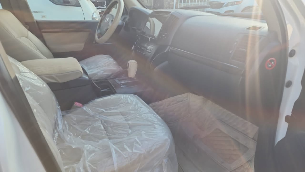 ✅لاندكروز 11 ستينه اصل
✅مكفواله بيها شويه بارد 
✅ماشيه 300 حقيقي ماملعوب بيها 
✅مكينه كفاله عامه والكير كفاله 
✅تخم تايرات وحداديه جديده 
✅سياره بسمي سنويه تحويل ثاني يوم
✅كشنات جلد وكشن كهرباء
✅شاشه وكامره
✅ثلاجه 
✅سونار موجود راسلني ودزه
✅السعر اتصال ☎️ 
✅***********
✅مكان السياره واسط كوت المركز 
✅رقم السياره بغداد وبسمي
