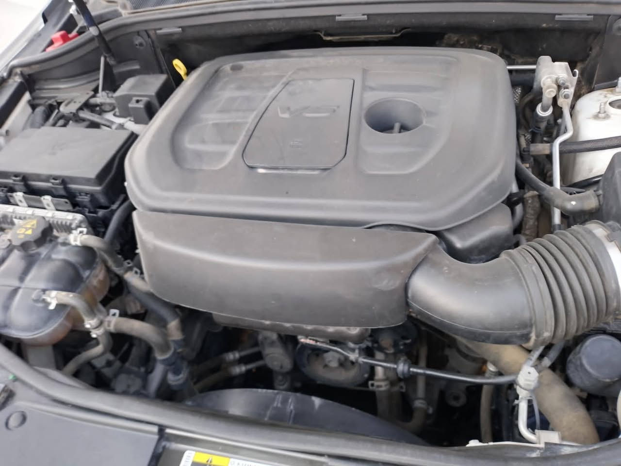 سلام عليكم للبيع جيب كراند شيروكي فئة لمتدد X
موديل 2020 
كل مواصفات الجيب بيها 
مراح أكتب كل المواصفات 
لان الشكل وأضح و مواصفات ال لمتدد x جناي الجيب يعرفها 
محرك 3600 v6
بانوراما 
رادار امامي 
رادارات جانبيه +تعتيم 
قياده ذاتيه 
اوتو بارك 
حساس أمامي 
حساس خلفي 
أصطفاف ذاتي
اطفاء ذاتي 
تنبيه الخروج عن المسار 
خمس وضعيات قياده 
كشن كهربائي + خزن ميموري 
كشنات تدفئه تبريد 
ستيرن تدفئة وتبريد 
سيتم صوت و دمام خلفي
‏  sport 
نضام ECO 
مانع انزلاق 
جنطه كهرباء 
دمام خلفي 
ماشيه  76الف 
السياره حادثها چاملغ وبنيد مال تحديث
السعر 240  وبيها مجال 

غير متواجد ع فيس ومكلف بنشر رقم صاحبها
***********
